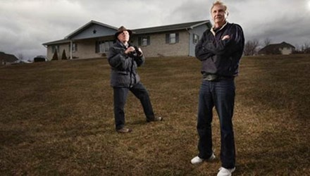 Jack Barsky (phải) và Joe Reilly.