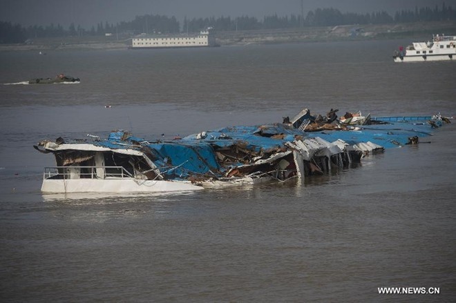 So nguoi chet trong vu chim tau Trung Quoc tang len 331 hinh anh