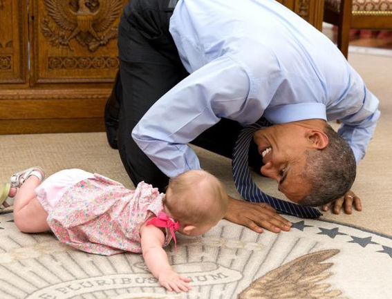Khoanh khac ngo nghinh cua Obama voi tre con hinh anh
