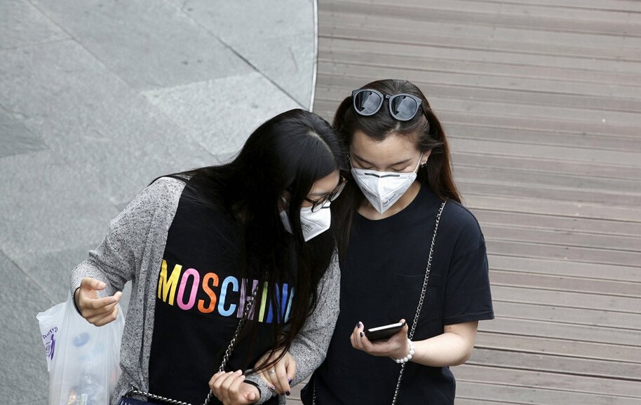 Người dân Hàn Quốc đeo khẩu trang khi tới những nơi công cộng kể từ khi Hội chứng hô hấp Trung Đông (MERS) bùng phát 