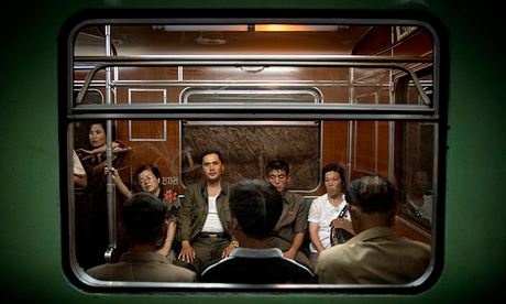 Tàu điện ngầm là phương tiện di chuyển phổ biến và tiện lợi tại Bình Nhưỡng. Ảnh: Getty