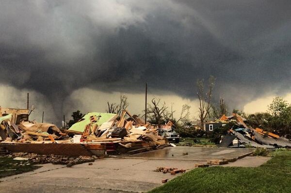 Cơ quan Thời tiết Quốc gia Mỹ phát hiện hai trận lốc xoáy xuất hiện đồng thời ở thị trấn Pilger và những khu vực xung quanh ngày 16/6/2014. Cơ quan y tế địa phương xác nhận lốc xoáy làm một người thiệt mạng và 19 người bị thương, theo RT. Đây là vòi rồng kép hiếm gặp tại Mỹ.