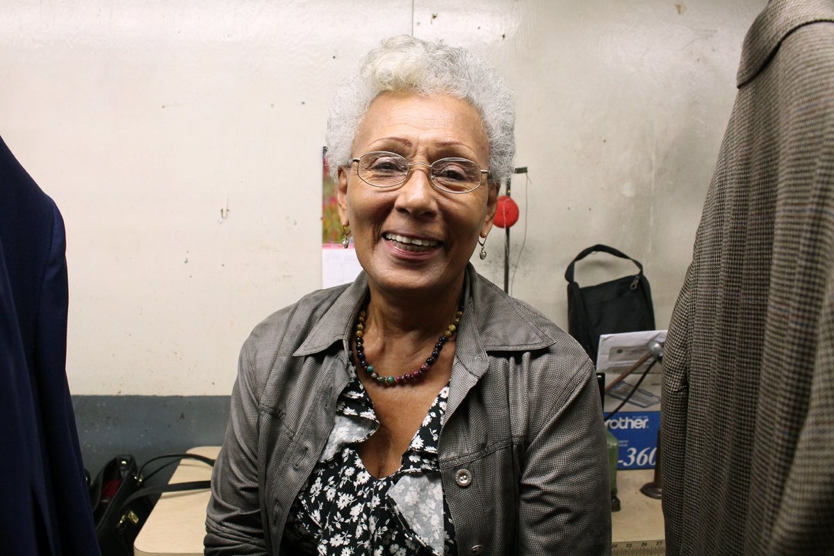 Bà Celeste Suarez, một công nhân của nhà máy, tiết lộ rằng, khi bắt đầu công việc này  cách đây 22 năm trước, bà đã phải làm mọi khâu. Giờ đây, nhiệm vụ của bà là kiểm tra sản phẩm trước khi bàn giao cho khách. 