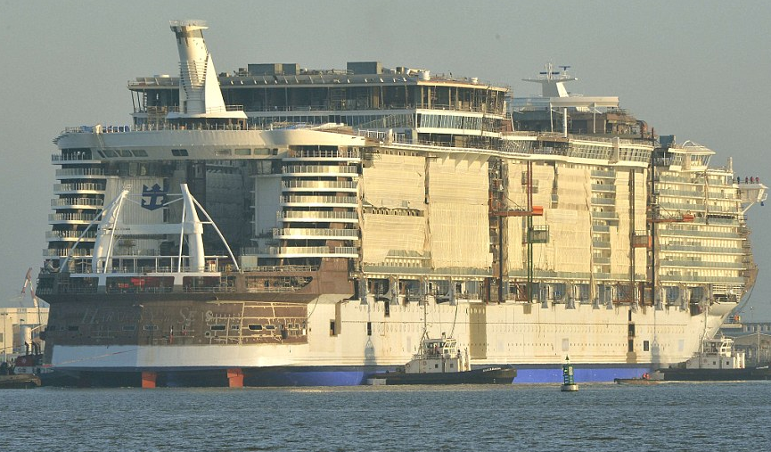 Can canh lap rap du thuyen lon nhat the gioi hinh anh