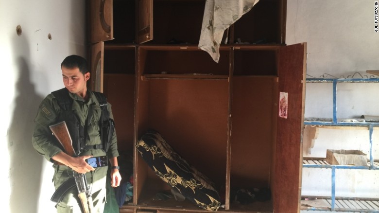 Một cảnh sát người Kurd