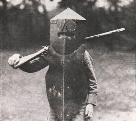 Áo giáp “không thể xuyên thủng” của binh sĩ. 