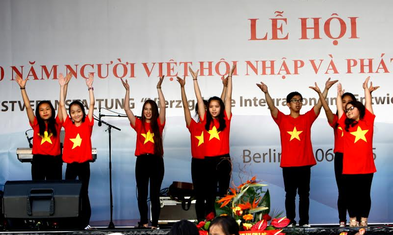Nguoi Viet o Duc 40 nam hoi nhap va phat trien hinh anh