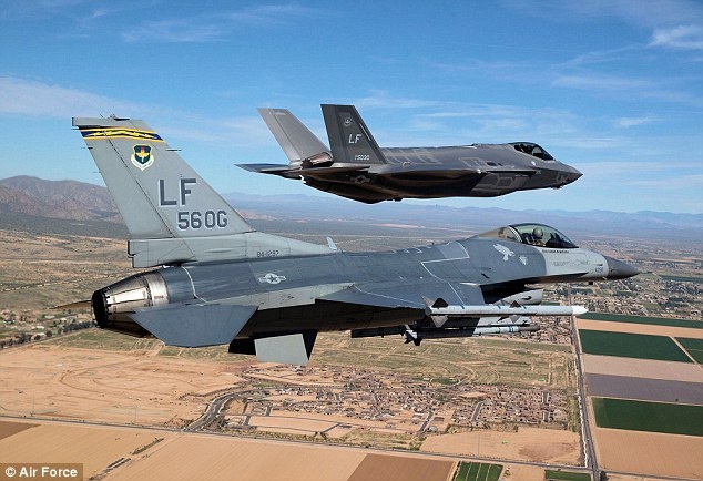Tiem kich dat gia F-35 thua may bay ba gia khi khong chien hinh anh