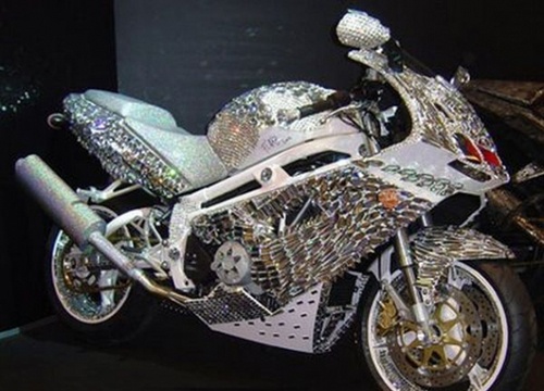 Xe máy Ducati cũng được nạm kim cương. Nó có giá <abbr class=