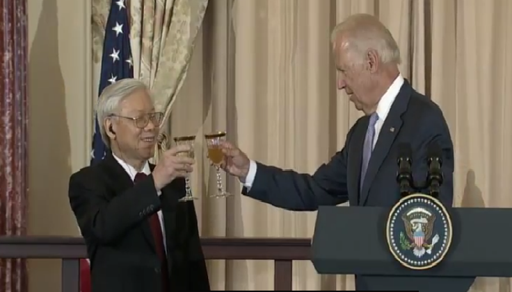 Viet - My nang ly mung moi quan he khoi sac hinh anh