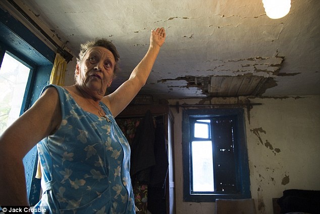 Noi am anh xac nan nhan MH17 roi xuyen mai nha hinh anh