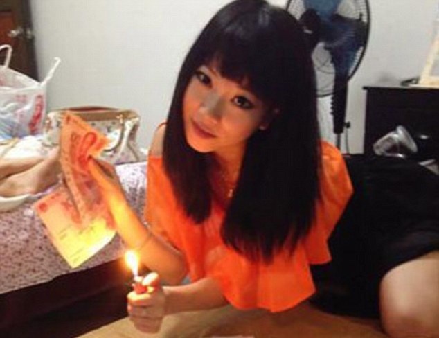 Loi song huong lac cua the he sieu giau thu hai o Trung Quoc hinh anh