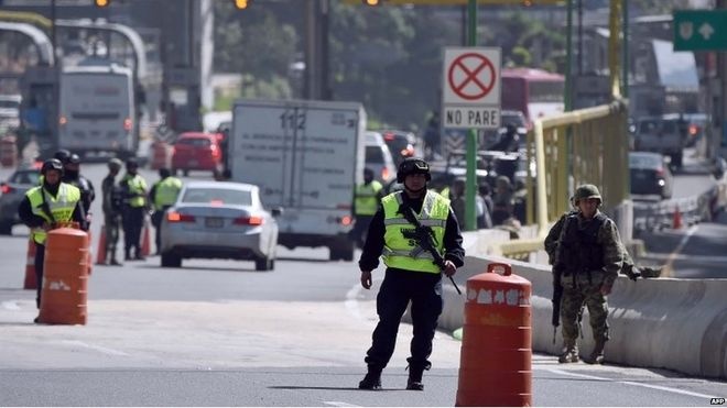 Giới chức thiết lập các chốt an ninh trên khắp cả nước. Ảnh;