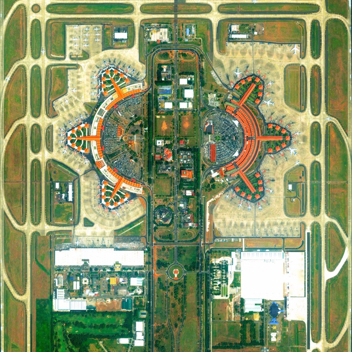 Toàn cảnh sân bay quốc tế Soekarno-Hatta ở thủ đô Jakarta của Indonesia nhìn từ không trung. Soekarno-Hatta xếp thứ 9 trong số sân bay bận rộn nhất trên thế giới, phục vụ khoảng 57.800.000 lượt khách mỗi năm. 