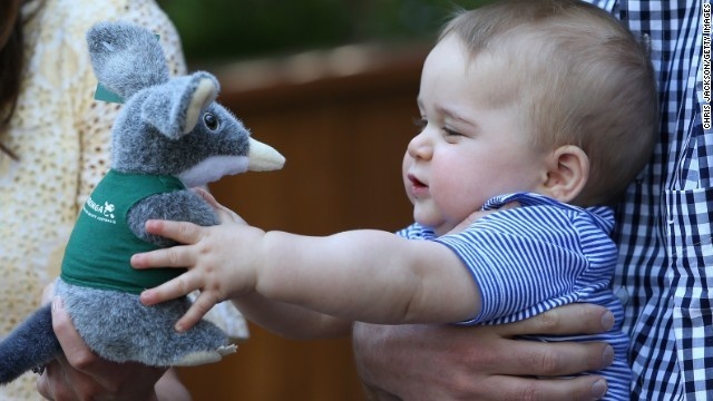 Trong chuyến xuất ngoại kéo dài 3 tuần, mặc dù tiểu hoàng tử George chỉ xuất hiện hai lần – trong buổi gặp gỡ các gia đình địa phương ở tòa nhà chính phủ New Zealand và tại vườn thú Taronga, Sydney - nhưng vị vua tương lai luôn thú hút mọi ánh nhìn của công chúng.