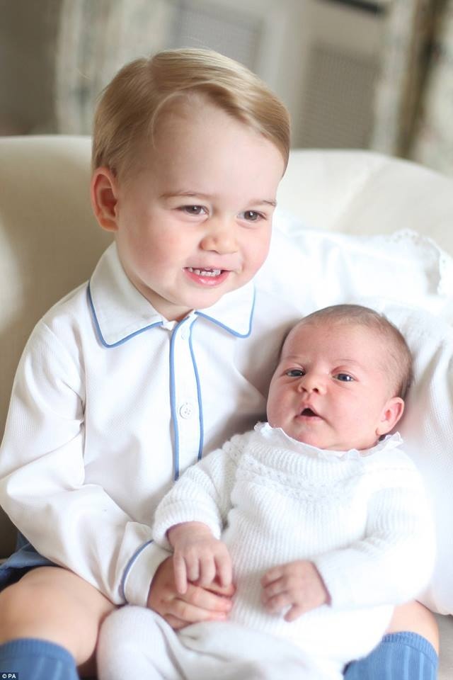 Ngày 2/5/2015, George chính thức trở thành anh trai khi Công chúa Charlotte Elizabeth Diana chào đời. 