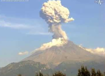 Nui lua manh nhat Mexico phun trao du doi hinh anh
