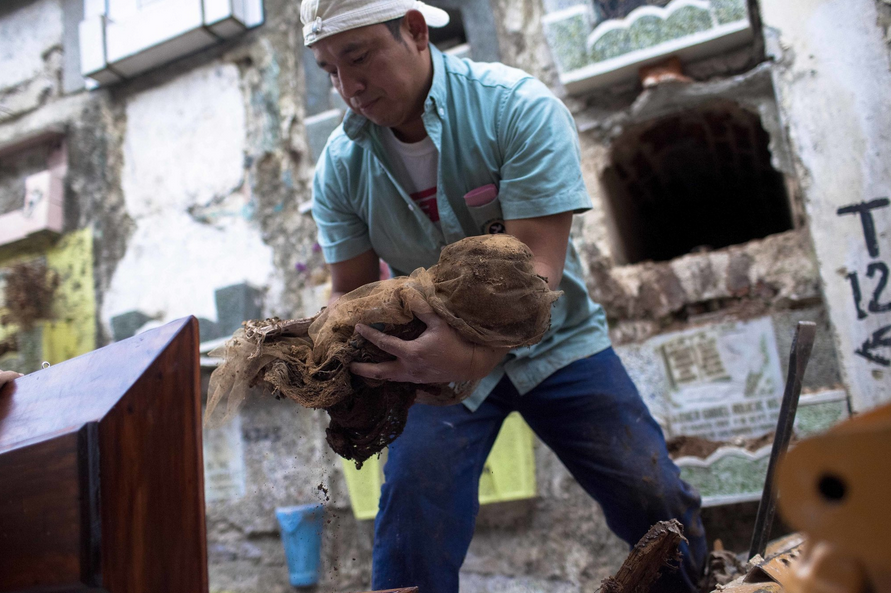 Boc mo tre em de don cho cho nguoi chet tai Guatemala hinh anh