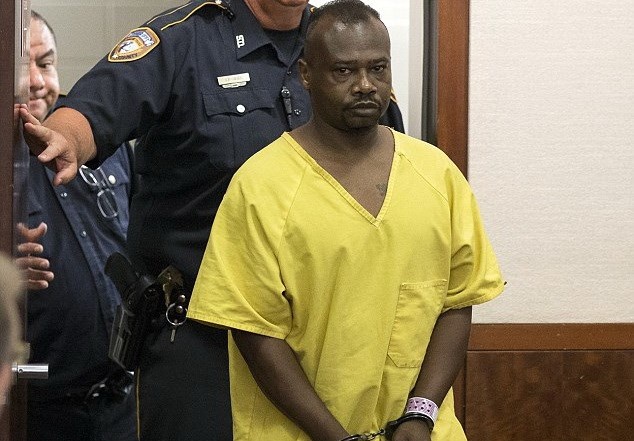 Tham sat ca gia dinh vi so con lon len thanh quai vat hinh anh