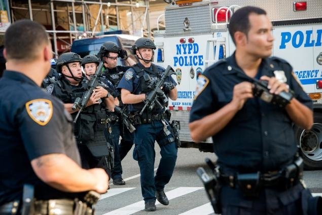 Cảnh sát bao vây hiện trường sau khi vụ nổ sung xảy ra. Ảnh: New York Daily