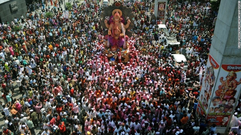 Theo kết quả điều tra dân số, Ấn Độ sẽ trở thành quốc gia đông dân nhất thế giới khi đạt 295 triệu người trước năm 2050. Con số này cao gấp 1,5 lần so với dân số các nước khu vực Tây Âu cộng lại. 