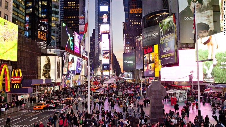 Theo dự đoán, Mỹ vẫn ở vị trí thứ 3 tới năm 2050 khi dân số đạt khoảng 398 triệu người. Tỷ lệ sinh tăng chậm không ảnh hưởng nhiều tới sự tăng trưởng chung bởi tuổi thọ trung bình tăng và số người nhập cư luôn ở mức cao. 