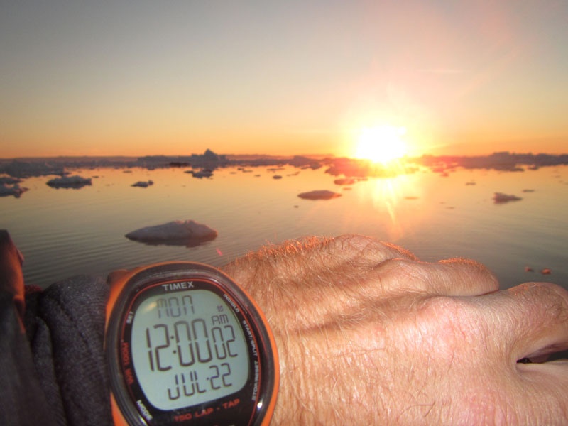 0h sáng tại khu vực sông băng ở Greenland. 