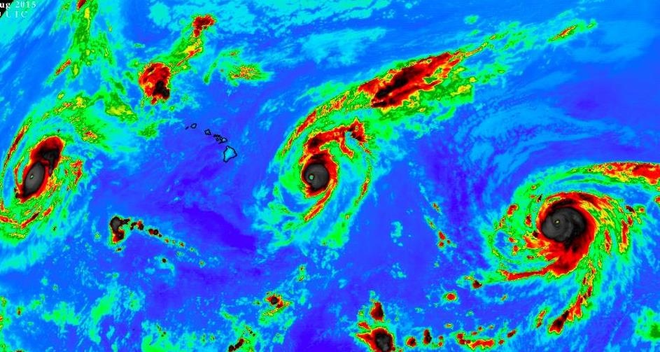 Anh hiem 3 con bao cap 4 cung xuat hien o Thai Binh Duong hinh anh