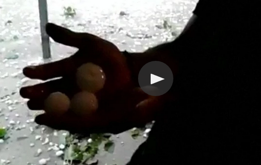 Mua da to hon 5 cm trut xuong mien nam Italy hinh anh