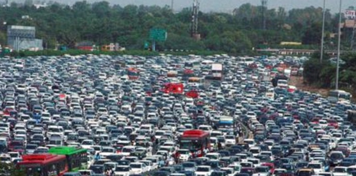 Oto chon chan tren duong cao toc 26 lan o An Do hinh anh