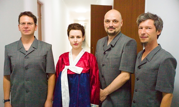 Trai nghiem cua nhom nhac phuong Tay dau tien toi Trieu Tien hinh anh