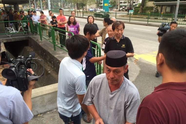 Hon 2,4 trieu cu tri Singapore bat dau bau cu hinh anh