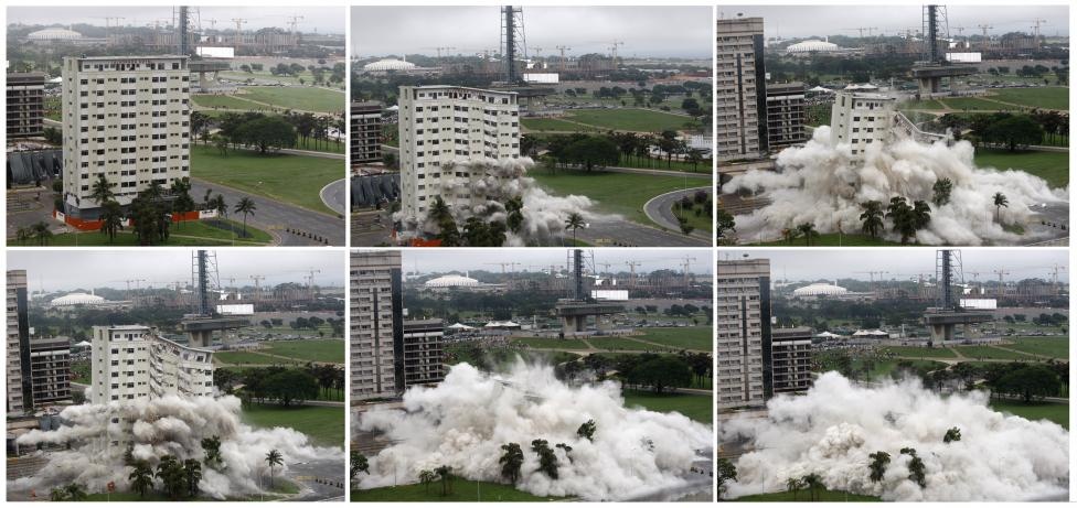 Bụi bay mù mịt sau khi khách sạn Alvorada ở Brasilia – thủ đô Brazil - sụp đổ ngày 2/11/2011.