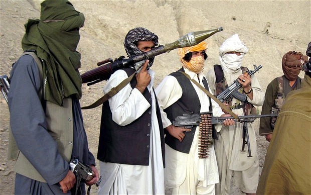 Taliban tan cong trai giam, giai thoat 400 tu nhan hinh anh
