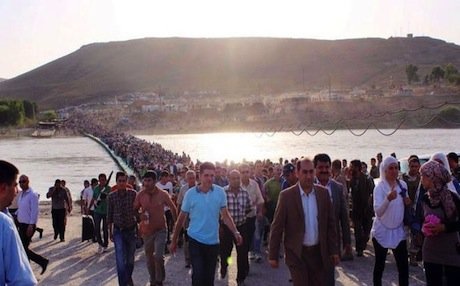 Hàng chục nghìn người dân Syria chạy trốn khỏi cuộc chiến tại quê hương với mong muốn về một cuộc sống tốt hơn ở châu Âu. Ảnh: