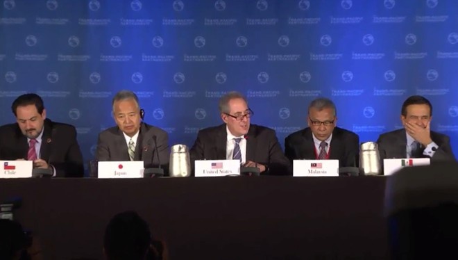 Đại diện 12 nước thành viên tham gia ký kết TPP tại cuộc họp báo về kết quả quá trình đàm phán.