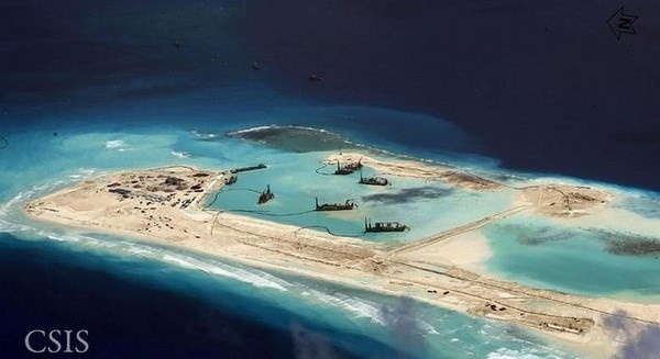 Ảnh vệ tinh do Trung tâm Nghiên cứu Chiến lược Quốc tế (CSIS) chụp hôm 8/9 cho thấy hoạt động xây dựng trái phép của Trung Quốc tại đá Vành Khăn thuộc quần đảo Trường Sa của Việt Nam. Ảnh: CSIS