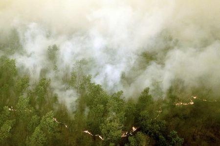 Indonesia dieu tau chien so tan dan bi anh huong boi khoi mu hinh anh