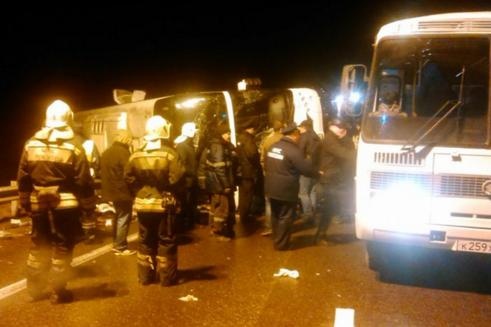 Xe buyt Nga lat nghieng, it nhat 7 nguoi thiet mang hinh anh