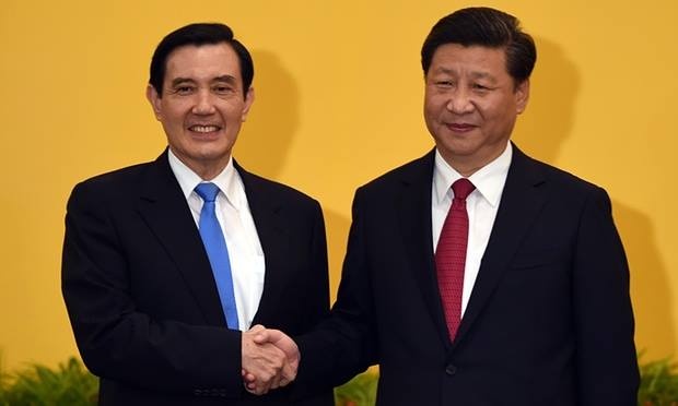 Cai bat tay dai mot phut di vao lich su eo bien Dai Loan hinh anh