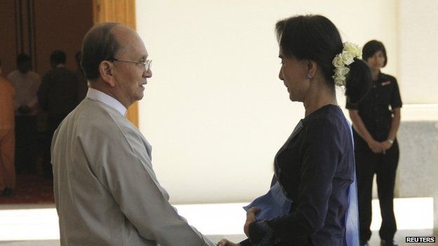 Ông Thein Sein gặp gỡ thủ lĩnh phe đối lập Suu Kyi. Ảnh: Reuters
