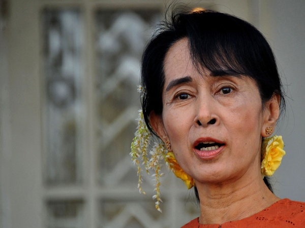 Ba Suu Kyi keu goi dam phan hoa giai dan toc hinh anh
