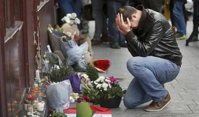 Paris sau dem kinh hoang hinh anh