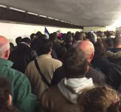 CDV Phap hat vang quoc ca khi so tan sau vu tan cong hinh anh