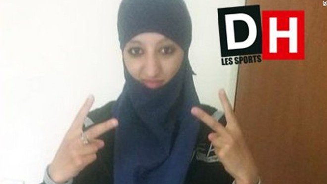 Nu khung bo kich hoat bom tu sat hinh anh