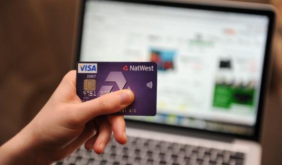 Nguoi mua chuyen sang giao dich truc tuyen dip Black Friday hinh anh