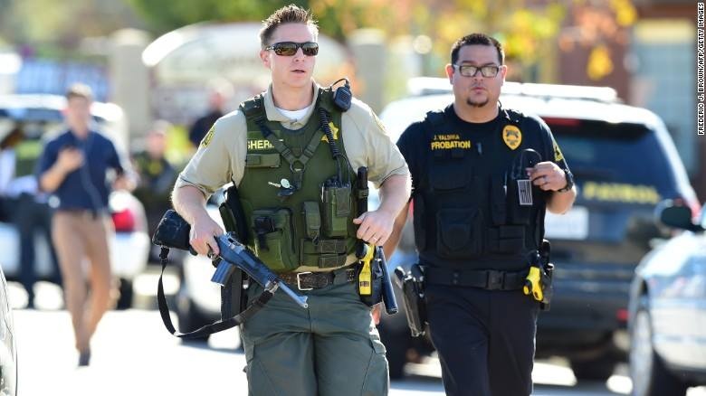 Cảnh sát Mỹ tiến hành cuộc truy đuổi các nghi phạm sau vụ xả súng hàng loạt tại San Bernardino. Ảnh: Reuters