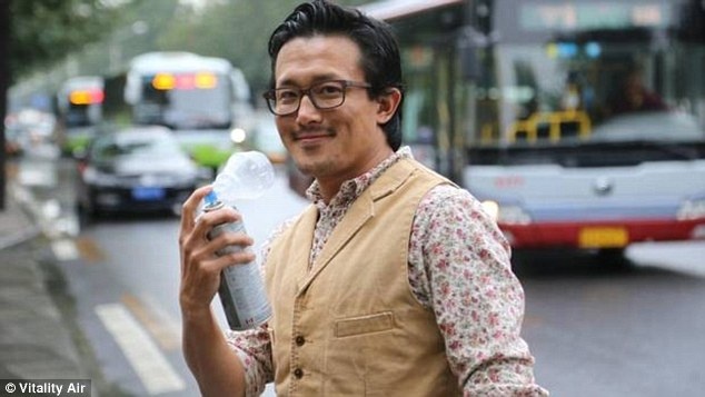 Dan Trung Quoc tim mua khong khi sach dong chai tu Canada hinh anh