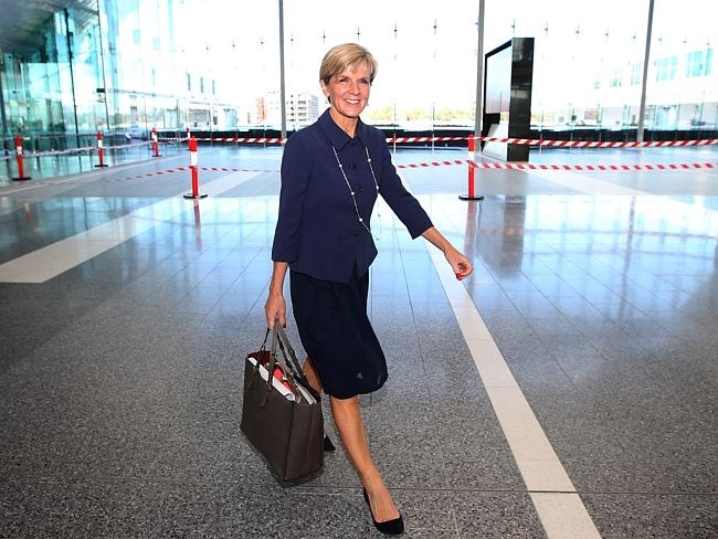 Bi sa thai vi kiem tra an ninh ngoai truong sai quy dinh hinh anh