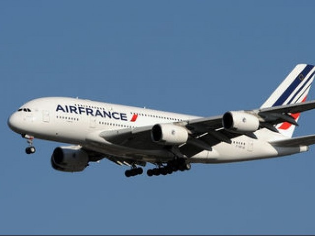 May bay Air France ha canh khan cap vi bi cai bom gia hinh anh
